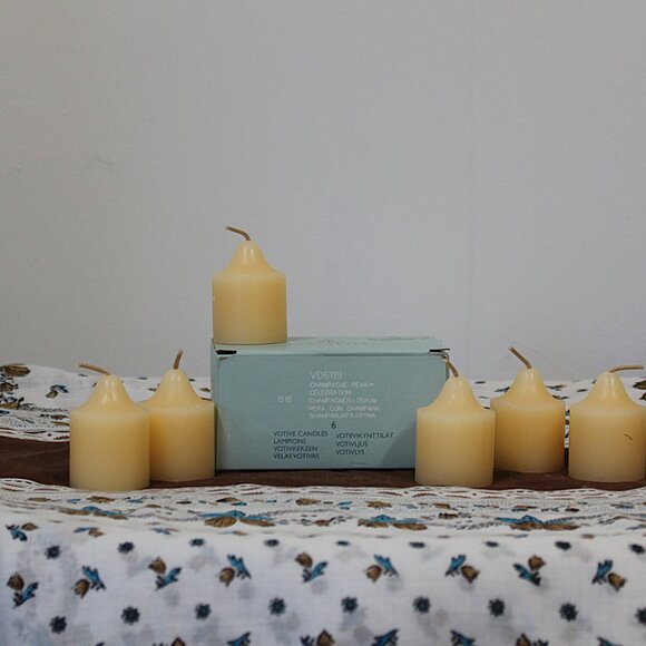 PartyLite Champagne Pear 6 Votive Candles V06119 Fragrant Open Box 1/2 Dozen - Picture 1 of 2